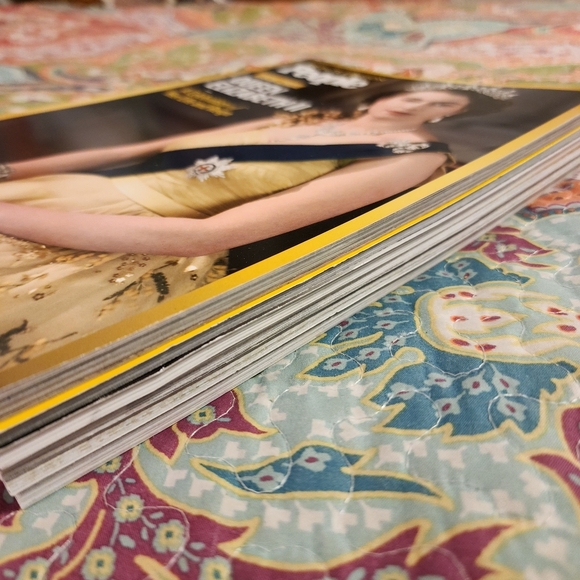 6 Tribute Magazines of Queen Elizabeth II - Picture 8 of 8